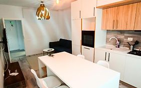 Preciziei Retreat Ap With Parking And Self Check In
